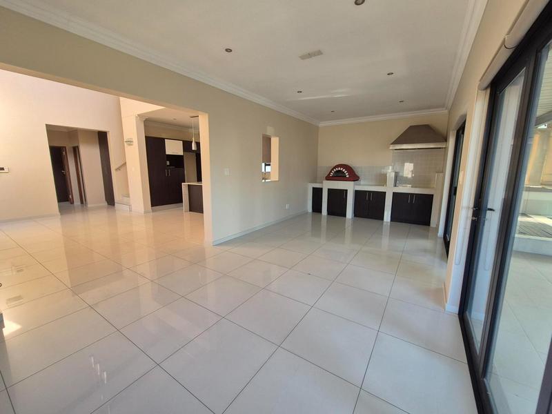 To Let 3 Bedroom Property for Rent in Bloubergrant Western Cape
